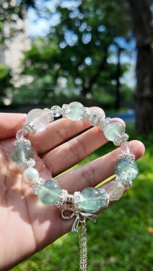 Morning Veil – Soft Green Crystal Bracelet