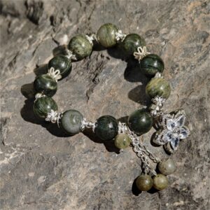 Mistflower Bloom – Xiuyan Jade Bracelet