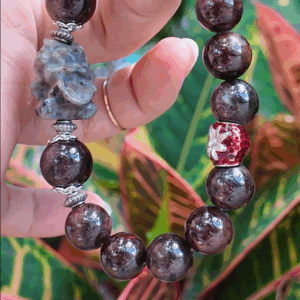 Strawberry Curse – Garnet & Fortune Beast Bracelet