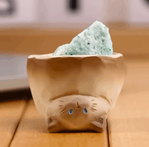 Flippy Cat – Handmade Crystal Desk Pet